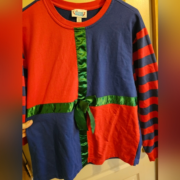 Ugly Christmas Sweater With A Retro Vibe Looks Like Youre A Present Large - Picture 2 of 5